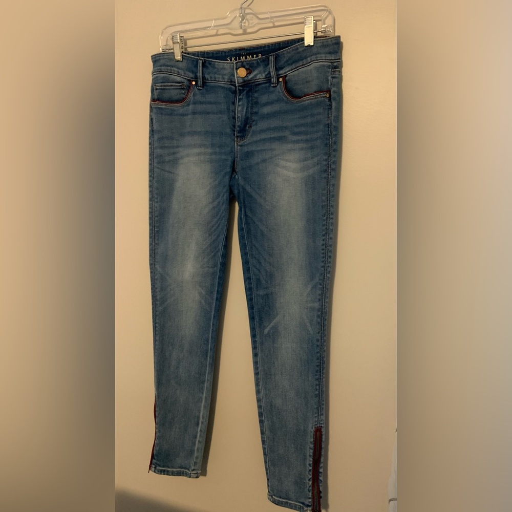 White House Black Market jeans with faux leather burgundy trim. Size 4